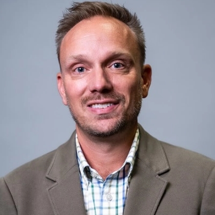 Bobby Wallace, vice president of global repair services headshot.